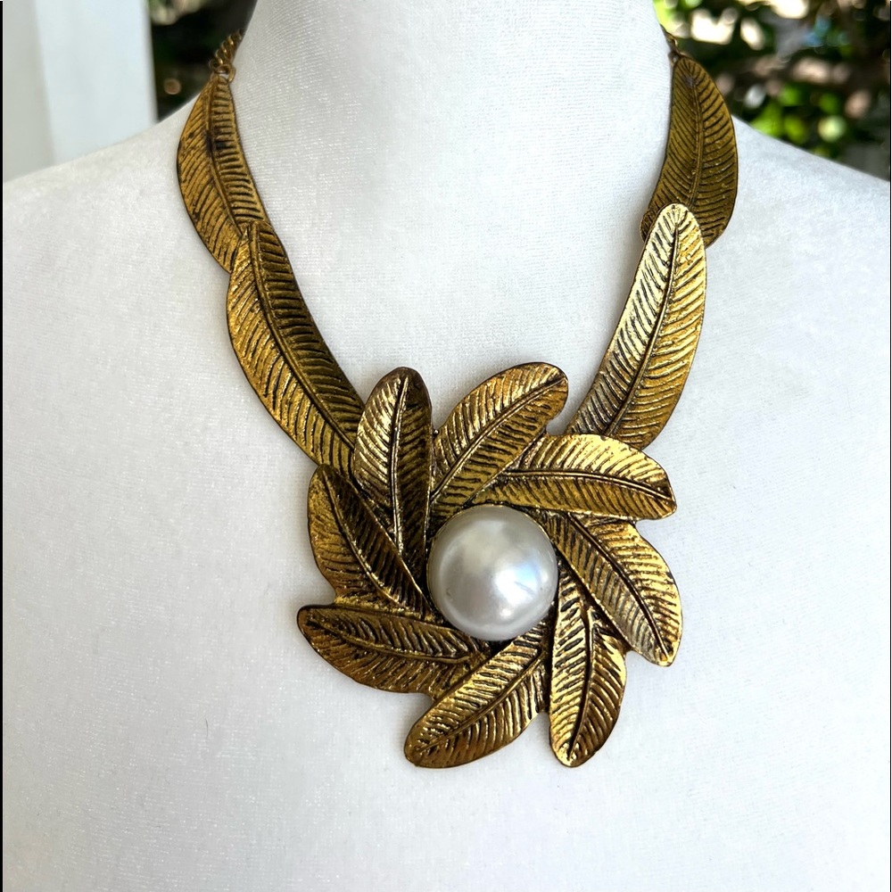 Vintage Necklace Faux Gold Finish Metal and Pearl